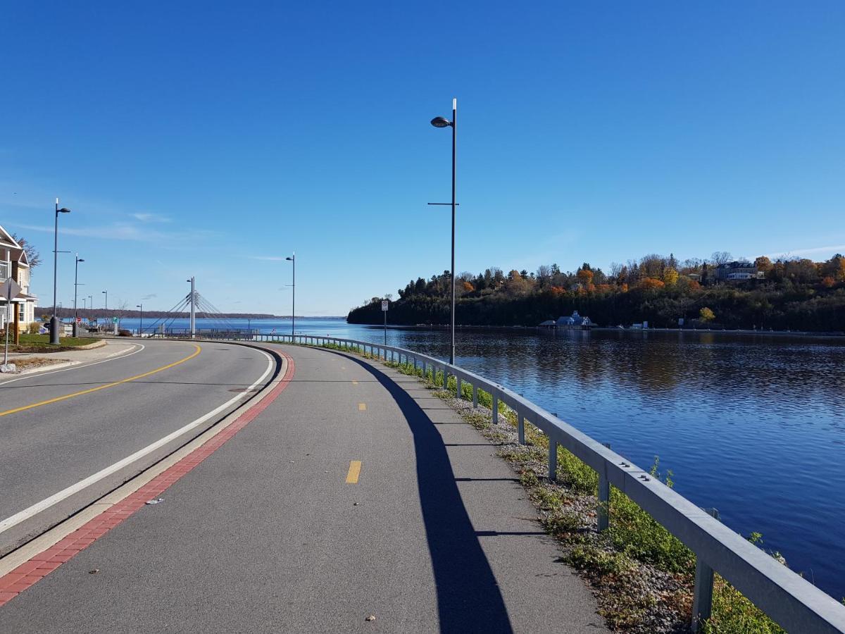 Kokomo Inn Bed And Breakfast Ottawa-Gatineau'S Only Tropical Riverfront B&B On The National Capital Cycling Pathway Route Verte #1 - For Adults Only - Chambre D'Hotes Tropical Aux Berges Des Outaouais Bnb #17542O Экстерьер фото