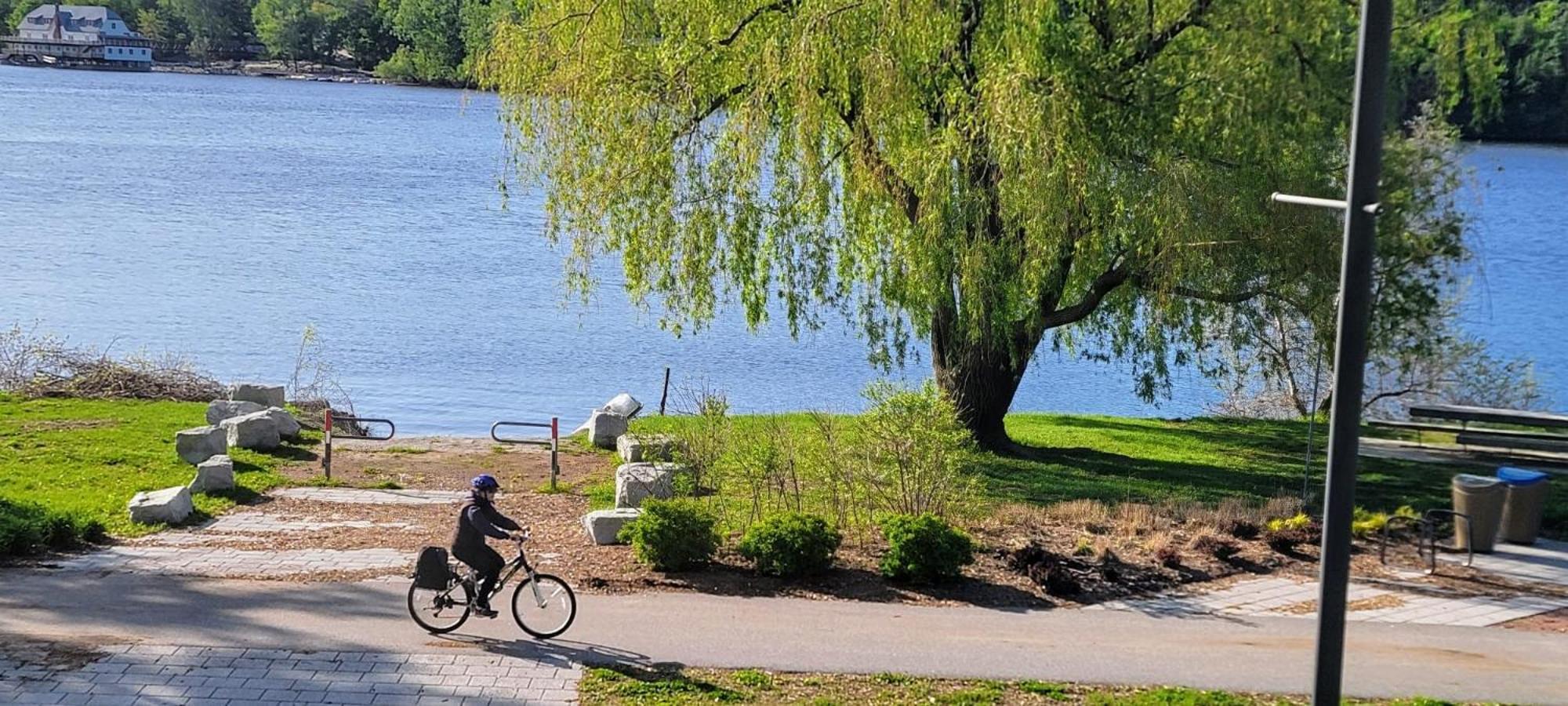 Kokomo Inn Bed And Breakfast Ottawa-Gatineau'S Only Tropical Riverfront B&B On The National Capital Cycling Pathway Route Verte #1 - For Adults Only - Chambre D'Hotes Tropical Aux Berges Des Outaouais Bnb #17542O Экстерьер фото