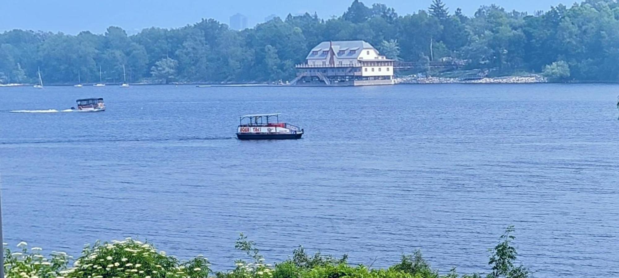 Kokomo Inn Bed And Breakfast Ottawa-Gatineau'S Only Tropical Riverfront B&B On The National Capital Cycling Pathway Route Verte #1 - For Adults Only - Chambre D'Hotes Tropical Aux Berges Des Outaouais Bnb #17542O Экстерьер фото