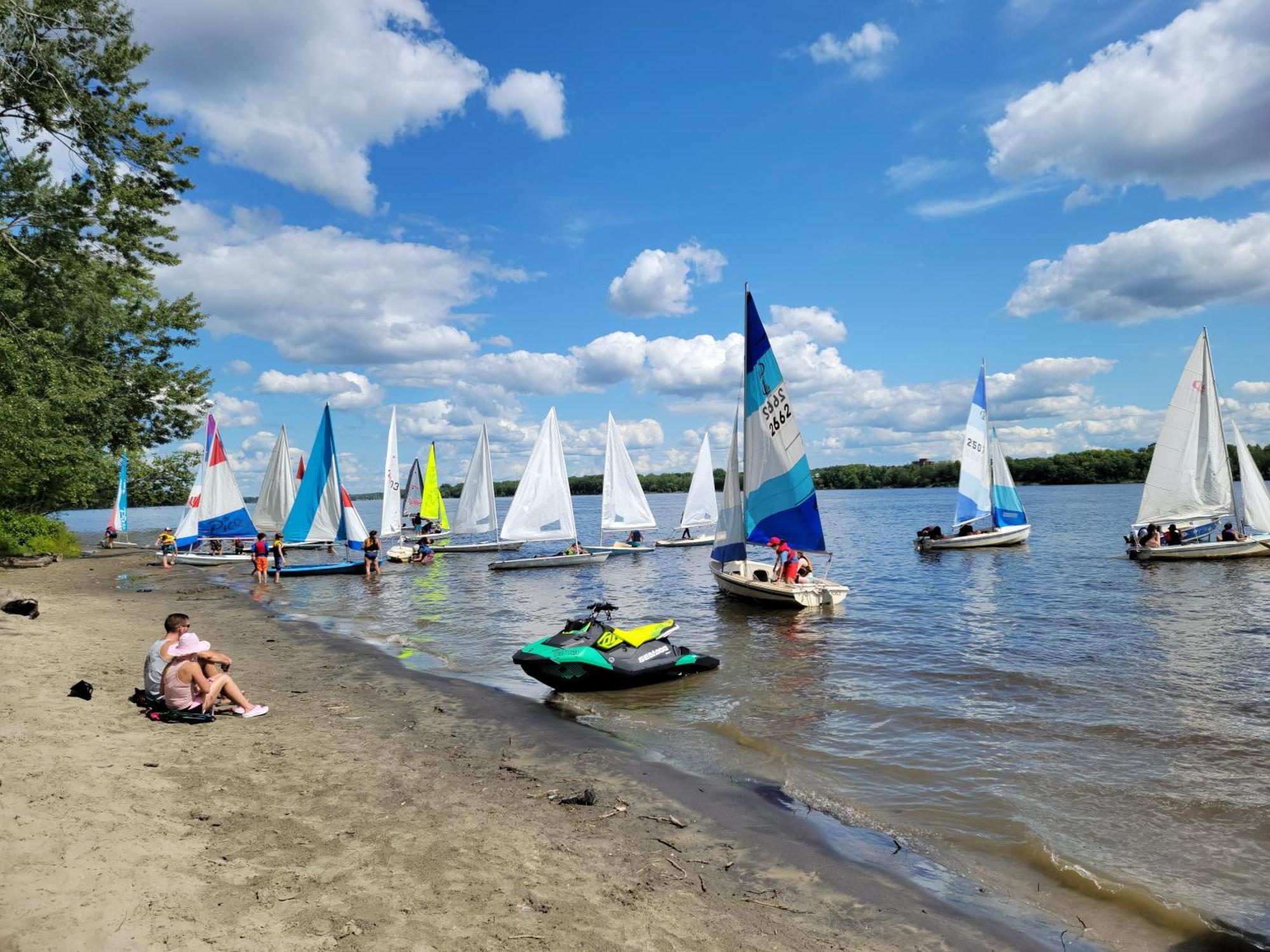 Kokomo Inn Bed And Breakfast Ottawa-Gatineau'S Only Tropical Riverfront B&B On The National Capital Cycling Pathway Route Verte #1 - For Adults Only - Chambre D'Hotes Tropical Aux Berges Des Outaouais Bnb #17542O Экстерьер фото