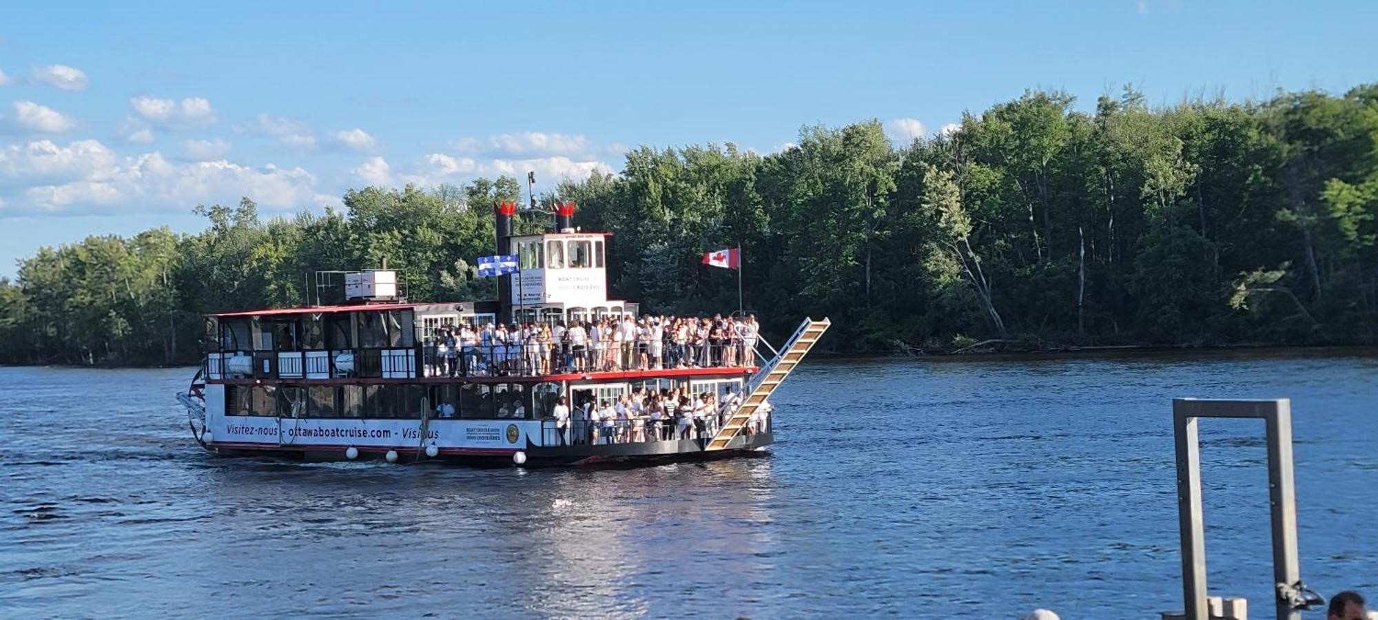 Kokomo Inn Bed And Breakfast Ottawa-Gatineau'S Only Tropical Riverfront B&B On The National Capital Cycling Pathway Route Verte #1 - For Adults Only - Chambre D'Hotes Tropical Aux Berges Des Outaouais Bnb #17542O Экстерьер фото