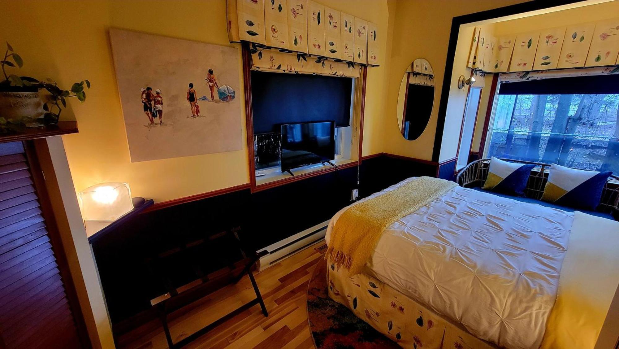 Kokomo Inn Bed And Breakfast Ottawa-Gatineau'S Only Tropical Riverfront B&B On The National Capital Cycling Pathway Route Verte #1 - For Adults Only - Chambre D'Hotes Tropical Aux Berges Des Outaouais Bnb #17542O Номер фото